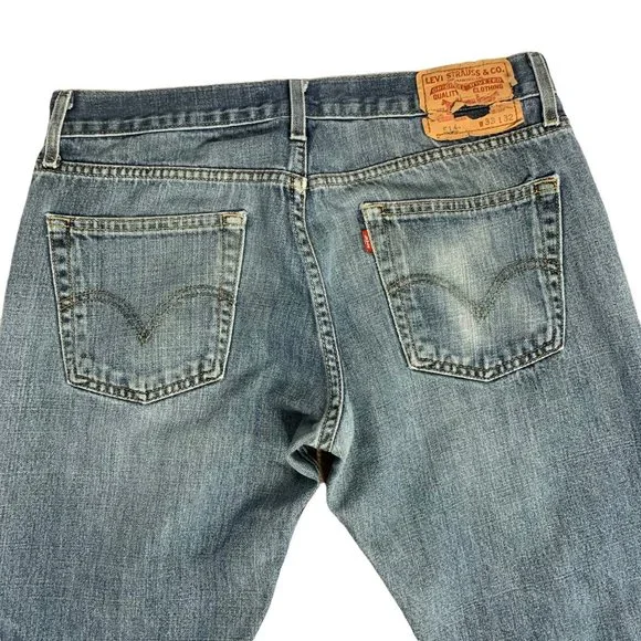 Mens Levis 514 Denim Jeans 33 x 32 Med Wash Slim Fit Straight Leg 5 Pockets - Picture 4 of 6